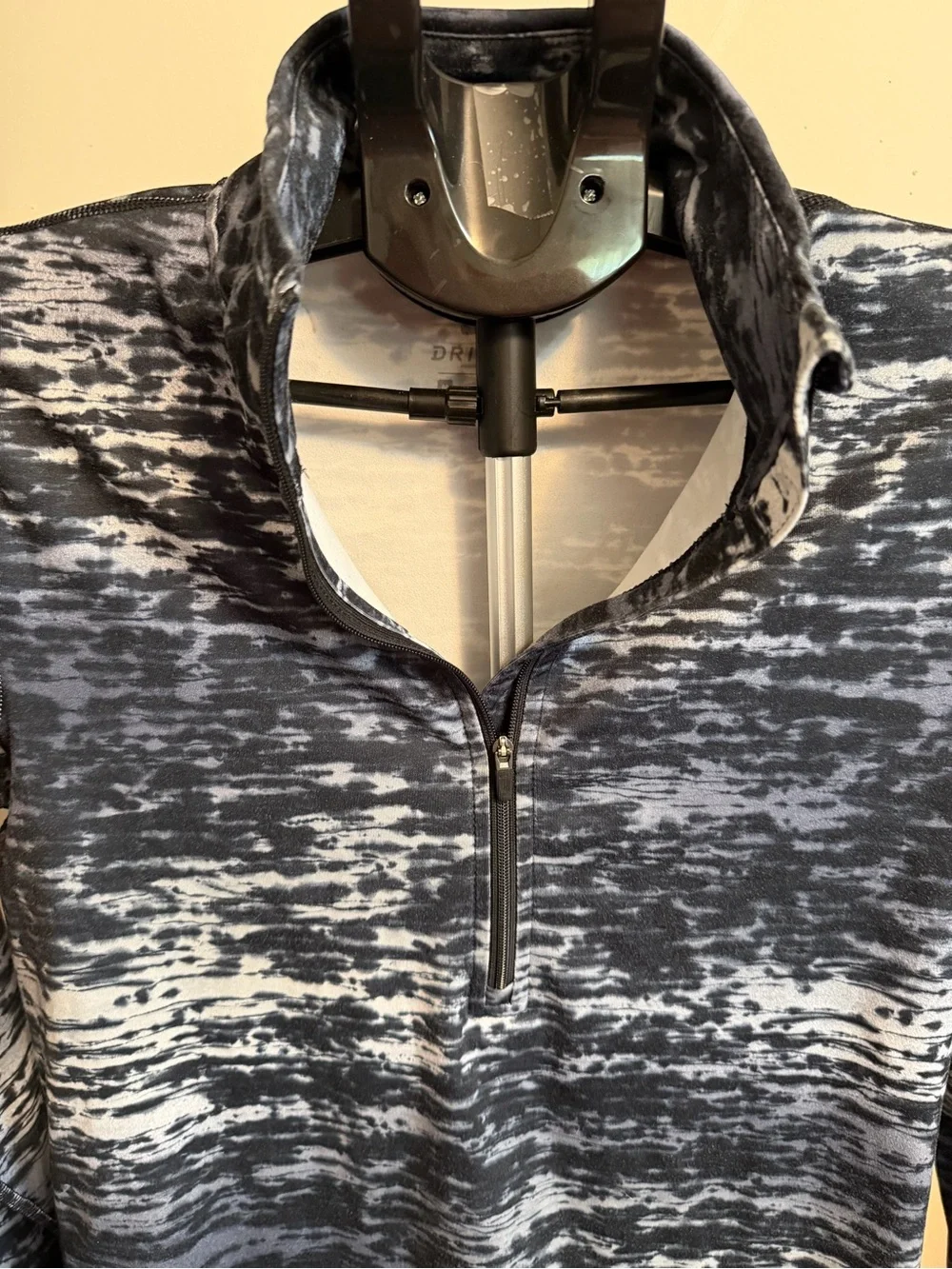 lightweight Nike Dri-FIT women's 1/4 zip athletic pullover size medium